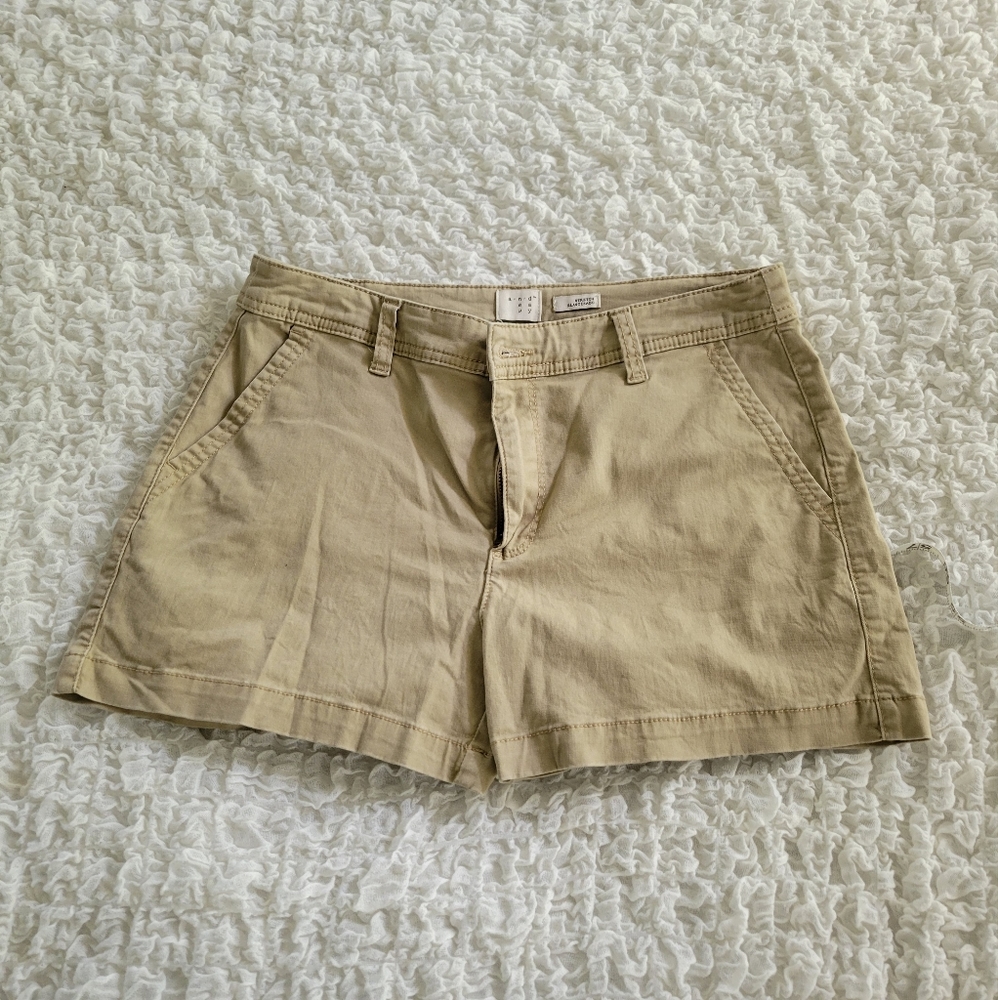 A New Day Chino short size 6